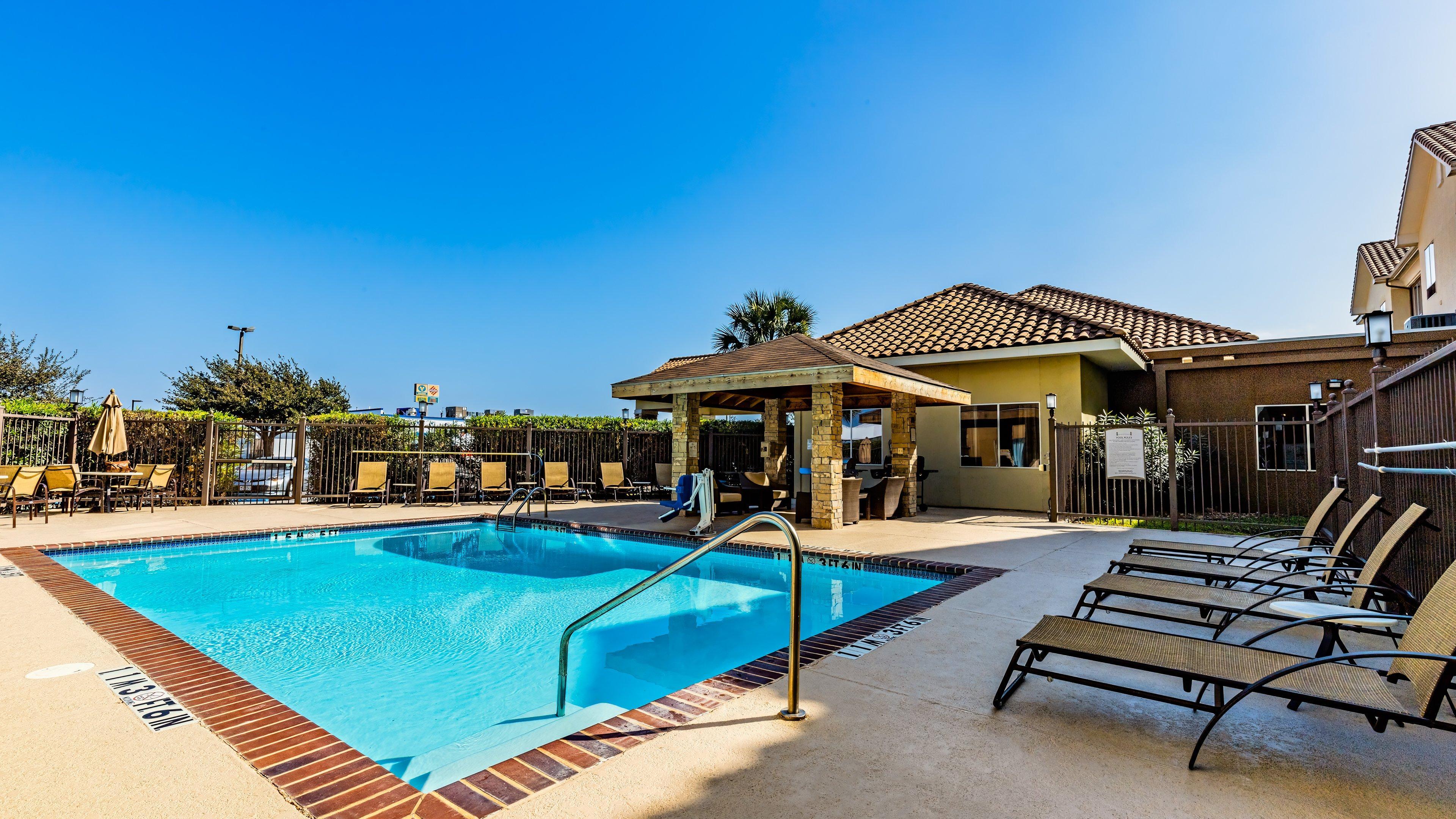 Staybridge Suites Laredo By Ihg Exterior photo
