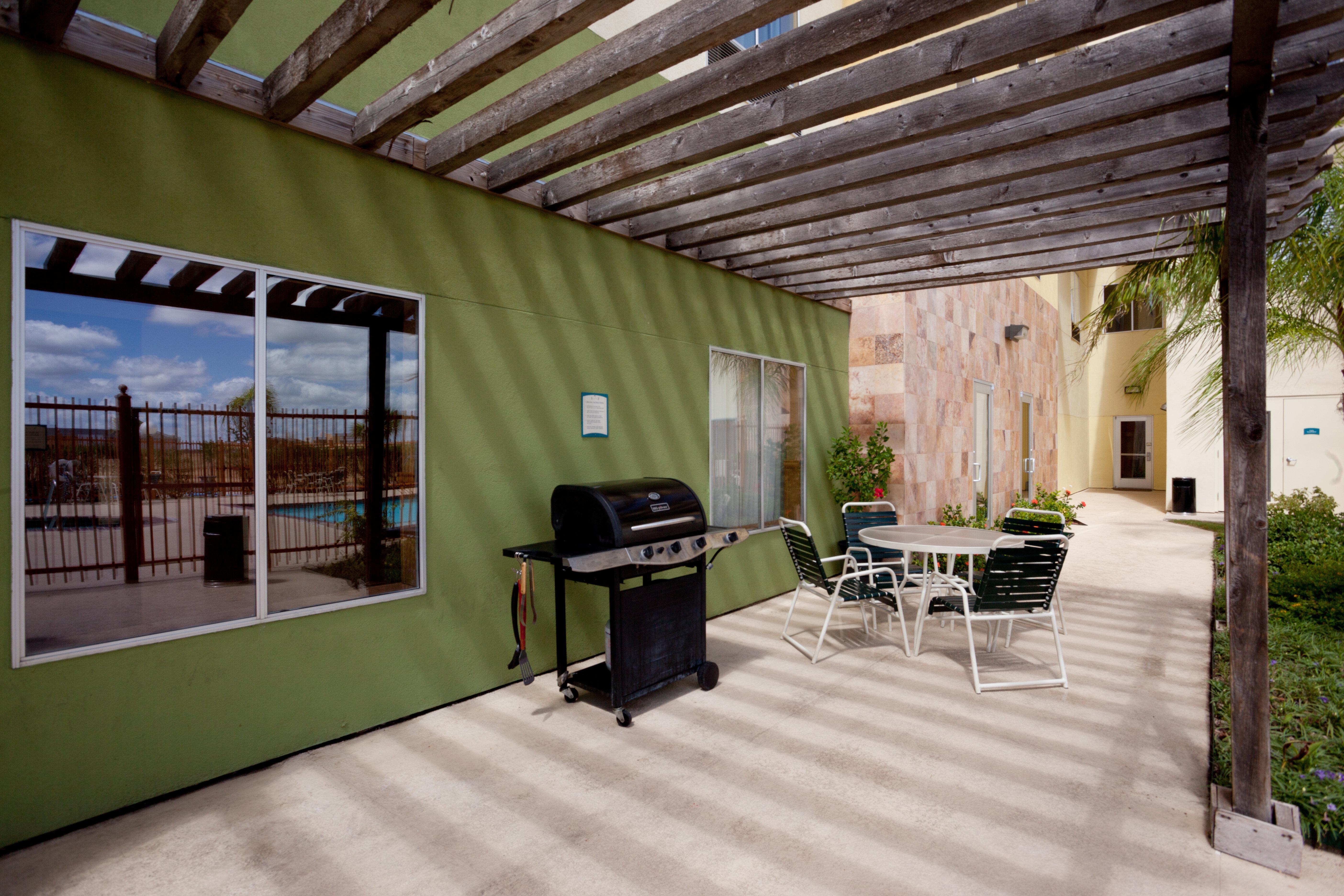Staybridge Suites Laredo By Ihg Exterior photo