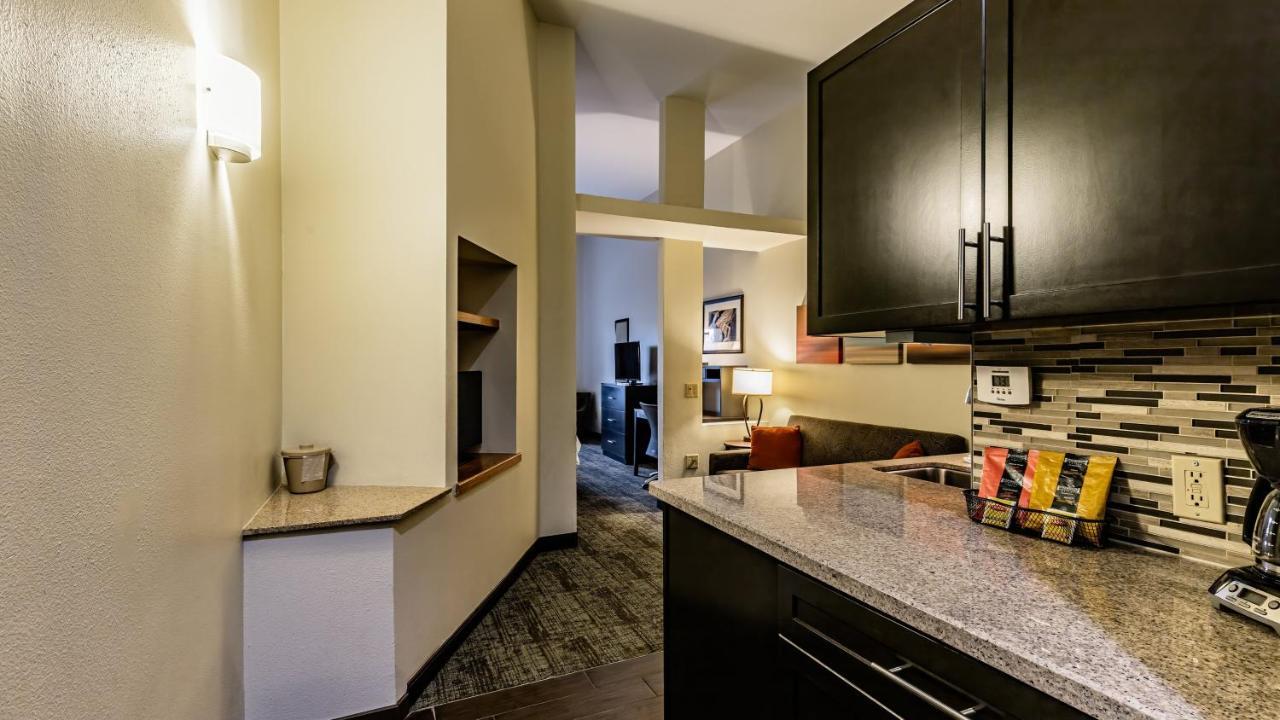 Staybridge Suites Laredo By Ihg Exterior photo