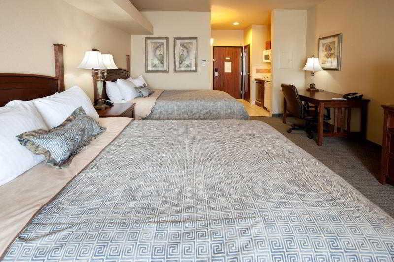 Staybridge Suites Laredo By Ihg Room photo